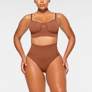 Skims Sheer Sculpt Thong XS Jasper $38